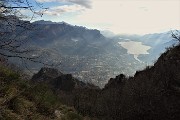 63 Vista su Lecco, oltre i dirupi...